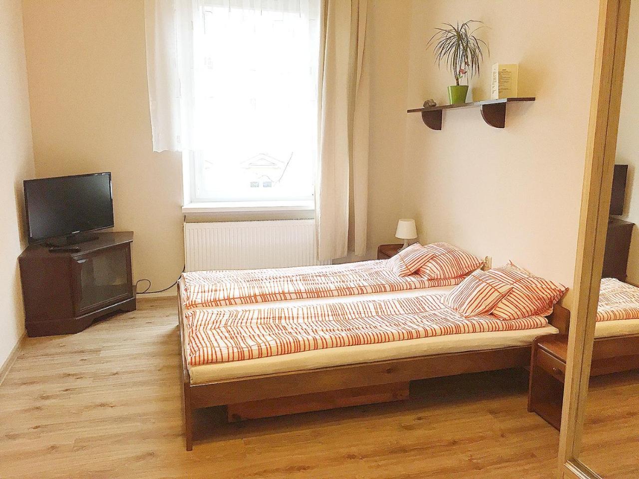 Pokoje Stare Miasto Lägenhet Krasków Exteriör bild